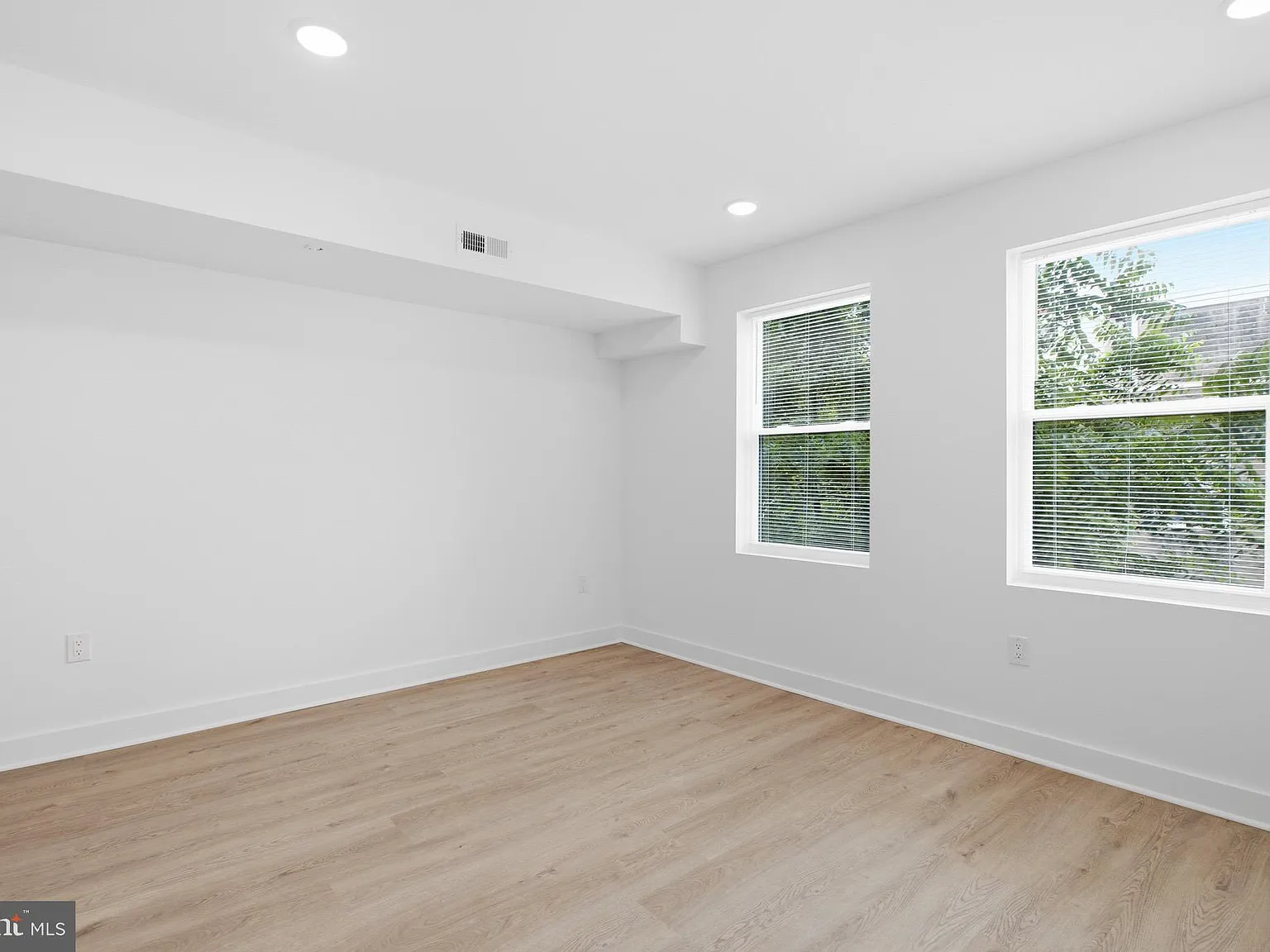 1 bed, $1,300 — Photo 2
