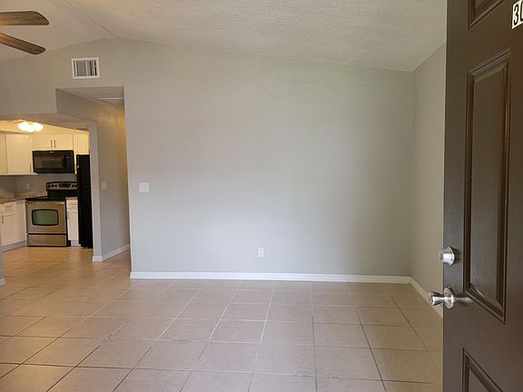 3rd image of 3054 Stpaul Dr