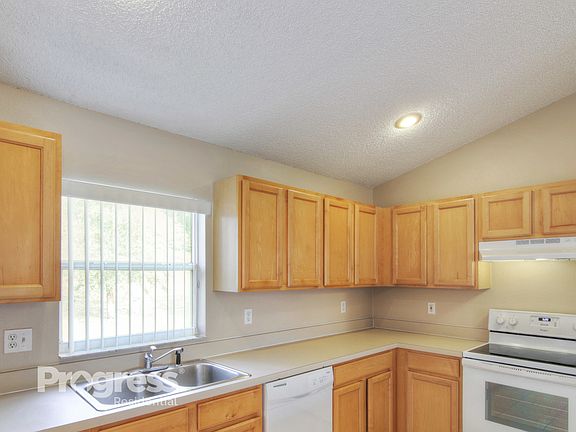 5th image of 1303 Windy Bluff Dr