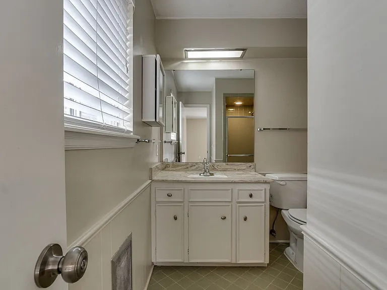 2518 NW 62nd St — Photo 35