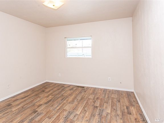 4th image of 604 Peterson Pl