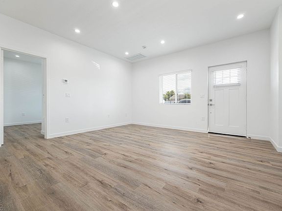 3rd image of 2818-2826 1/2 Prospect St #2820