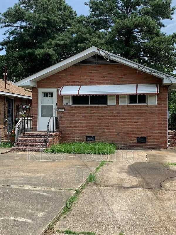 3 bed, 1.0 bath, 1000 sqft, $1,495 — Photo 1