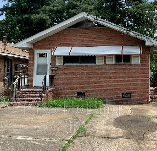 430 Greenbriar Ave — Photo 1