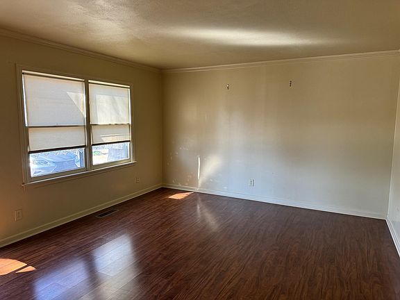 3rd image of 1741 N Meadowbrook Dr