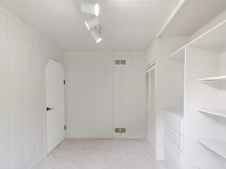 1227 S 284th St — Photo 10