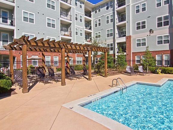 3rd image of 2200 Parklake Dr