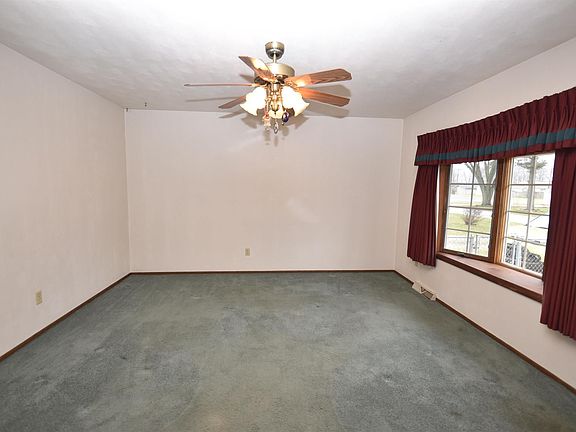 4th image of 52557 Forestbrook Ave