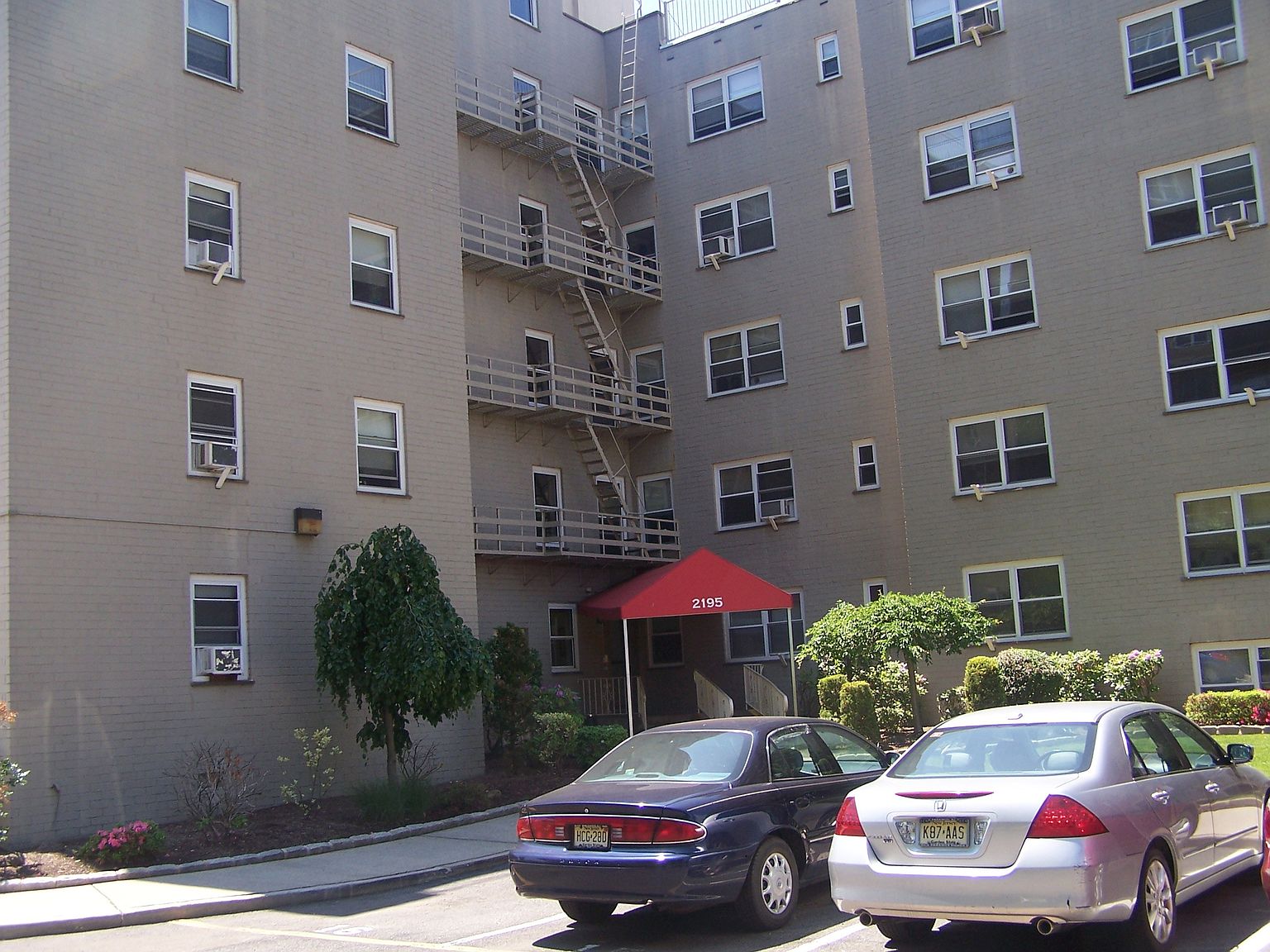 2195 N Central Rd #F2, Fort Lee, NJ 07024 | Zillow