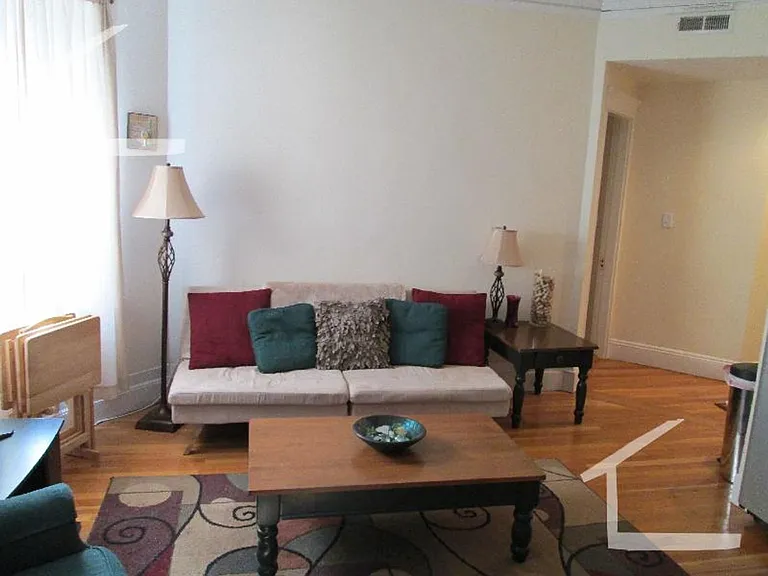 191 Winthrop Rd #7 — Photo 2