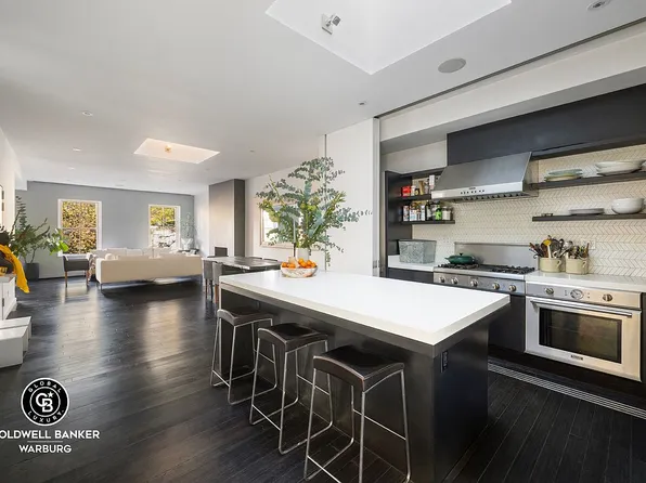 12 W 10th St APT 4, New York, NY 10011