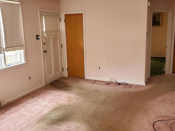 4th image of 819 NW Longstreth Ave