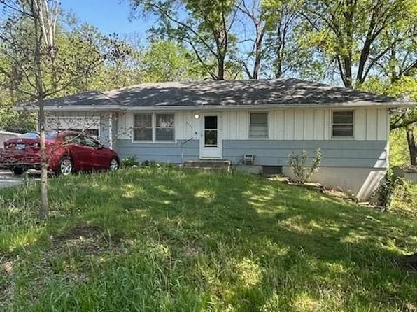 3737 N Walrond Ave, Kansas City, MO 64117