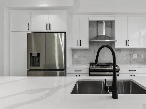 5th image of 23108 Lougheed Hwy #5