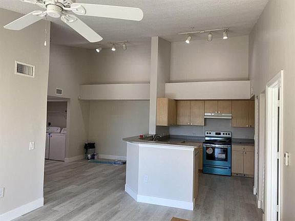 4th image of 1018 Villa Ln