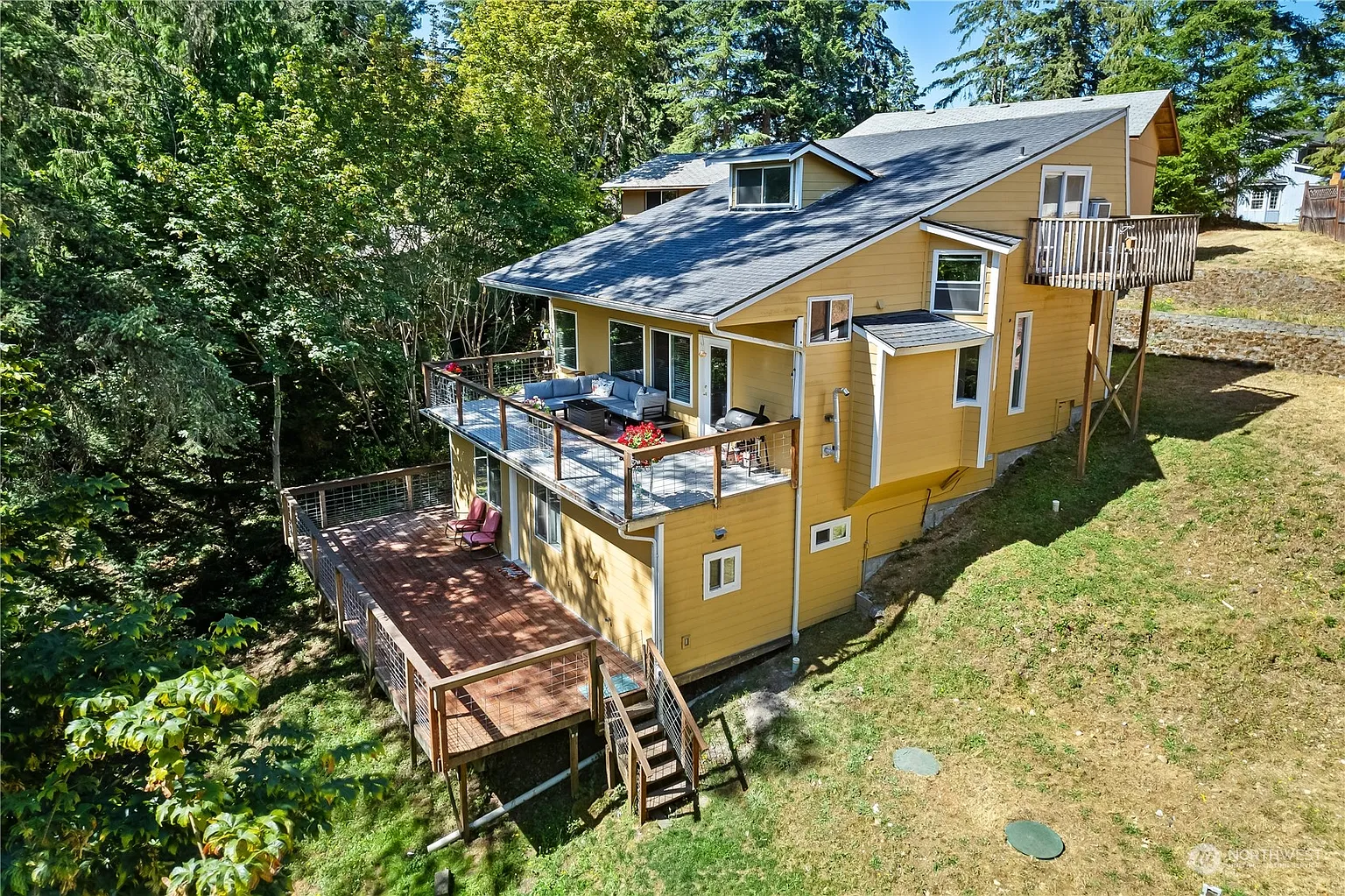 17520 E Clear Lake Boulevard SE photo 1