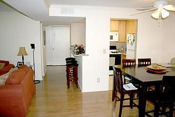 5th image of 5325 Newcastle Ave Unit 206