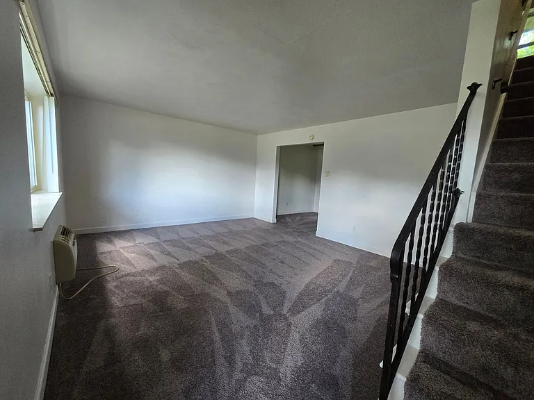 305 Aqua Ct — Photo 3