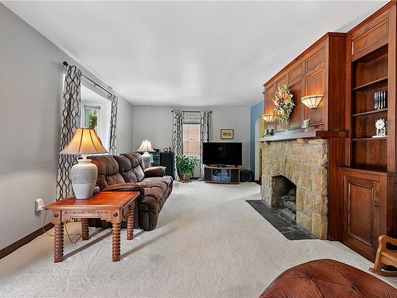 3rd image of 808 Catalpa St