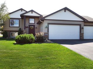 21395 Hytrail Cir, Lakeville, MN 55044