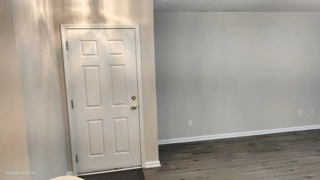 3 bed, 1100 sqft, $1,875 — Photo 3