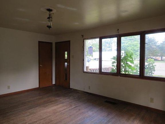 4th image of 2500 S Hoyt Ave