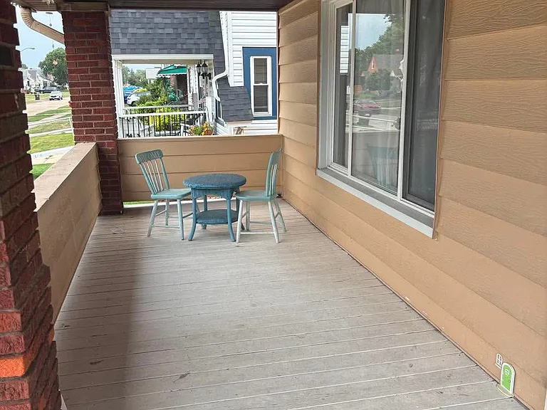 6515 Forest Ave — Photo 2
