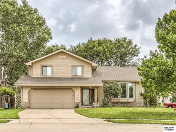 13716 Lillian Cir, Omaha, NE 68138
