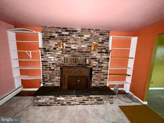 3rd image of 1053 Clayton Rd