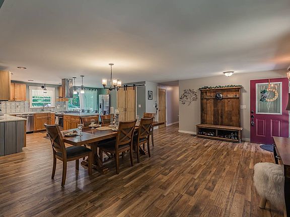 3rd image of 184 Water St