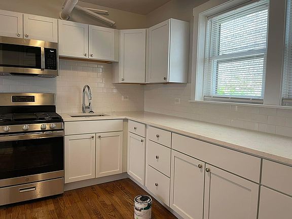 2nd image of 3906 N Lockwood Ave #Bs
