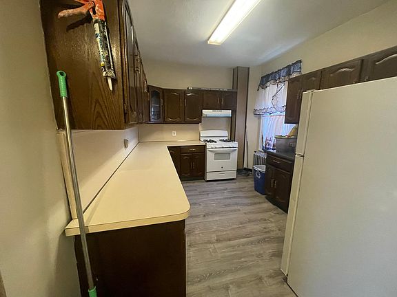 5th image of 2906 Radcliff Ave