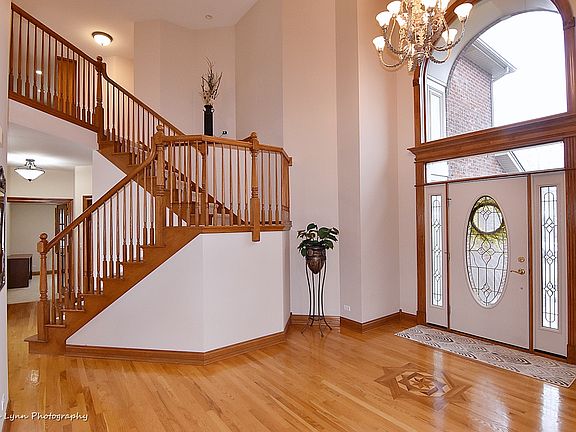 3rd image of 723 Waterside Dr