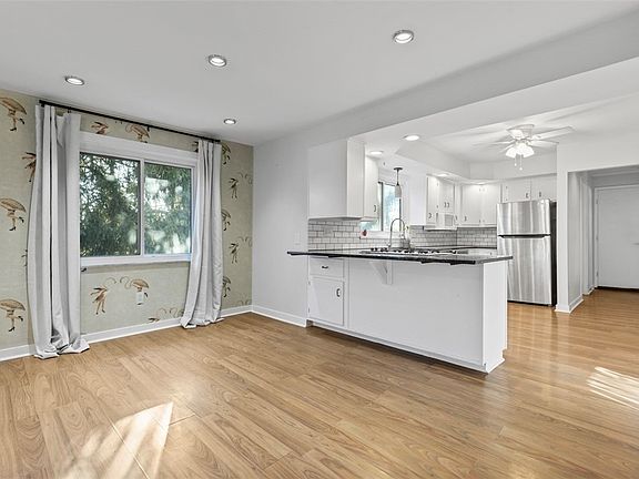 5th image of 2219 Hill Rd