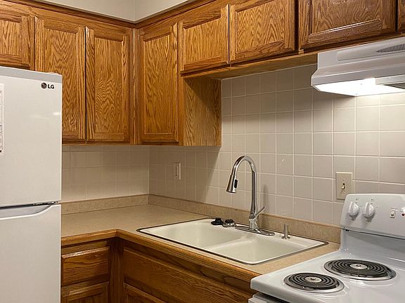 4th image of 14010 E 43rd St S #D