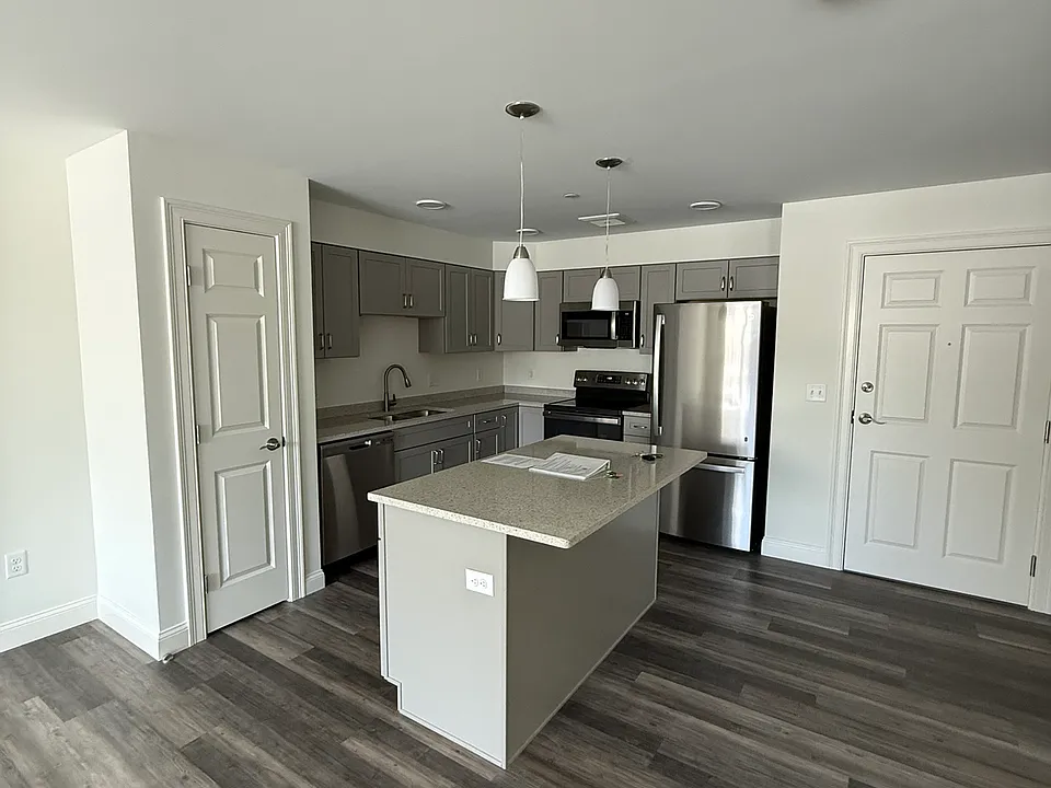 12 Roberts St #3