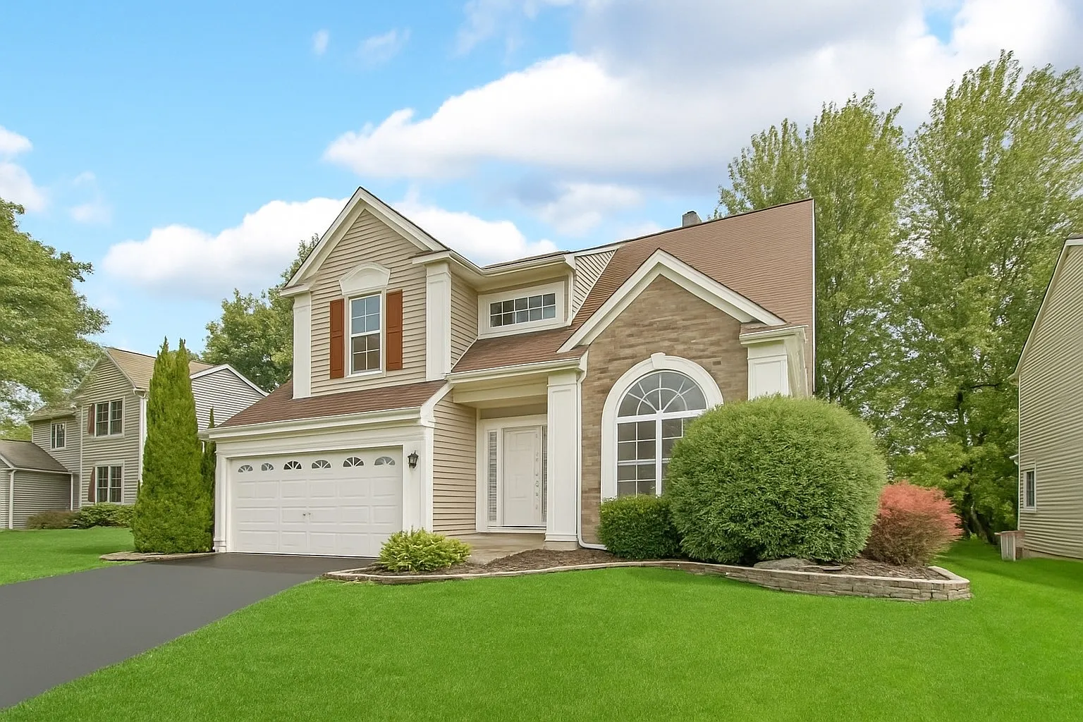 537 Rose Ln photo 1