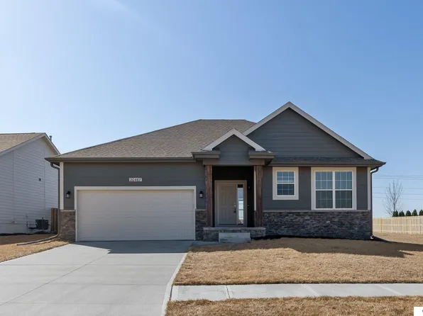 20467 East St, Elkhorn, NE 68022