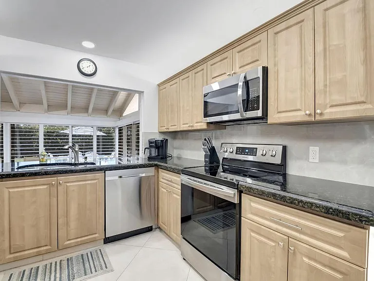 902 Foxpointe Cir — Photo 21