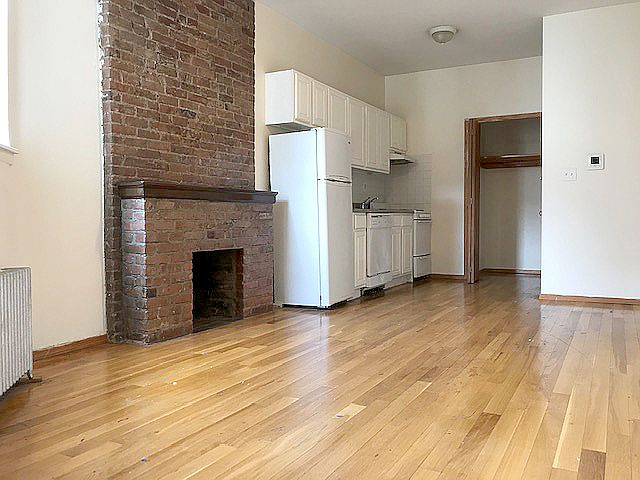 1st image of 107 E 10th St APT 3C