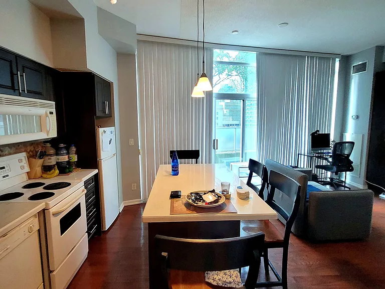 18 Yonge St #604 — Photo 2