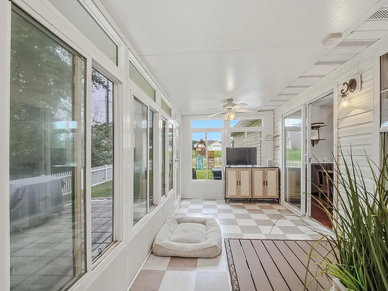 209 Norwich Dr — Photo 13