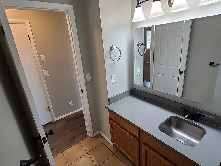 940 W Red Oaks Dr — Photo 26