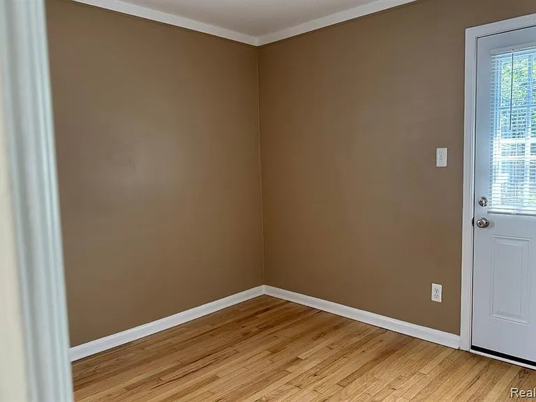 128 Girard Ave — Photo 14