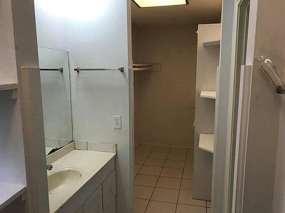 4th image of 10707 Glenfield Ct