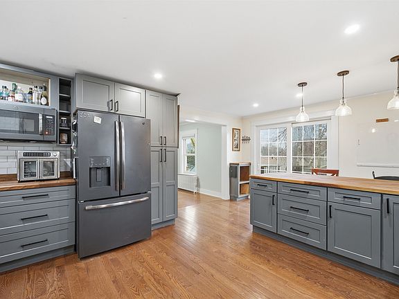 3rd image of 761 Amherst Street