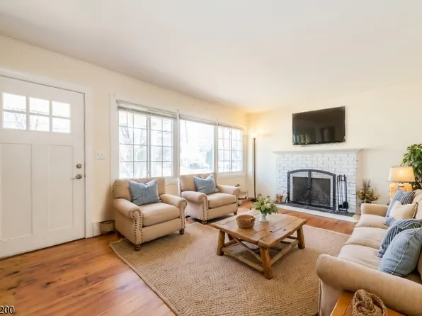 36 Spruce Rd, Pompton Lakes Boro, NJ 07442