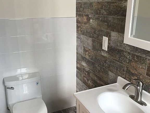 5th image of 766 Macdonough St APT 3R
