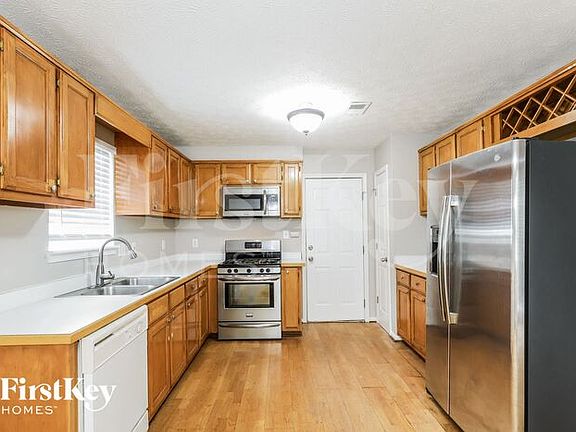 5th image of 513 Ashton Manor Dr