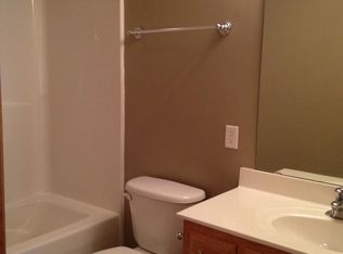 2106 Linden Trl, North Mankato, MN 56003